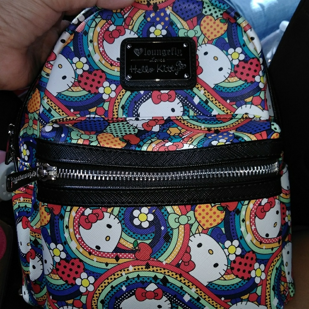 Backpack hello Kitty loungefly arcoiris